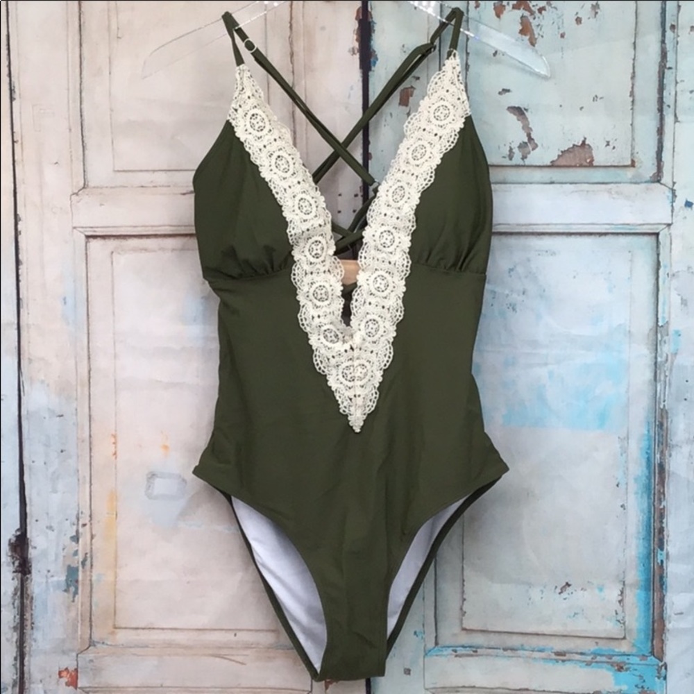 Cupshe ~ Large Lace and green one piece.